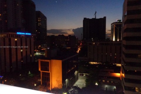 Condo in Miami, Florida, 2 bedrooms  № 1857611 - photo 14