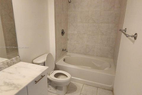 Condo in Miami, Florida, 2 bedrooms  № 1857611 - photo 25