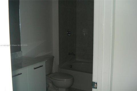 Condo in Miami, Florida, 2 bedrooms  № 1857611 - photo 10