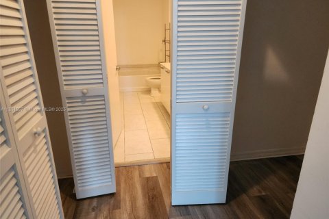 Condo in Miami, Florida, 2 bedrooms  № 1857611 - photo 21