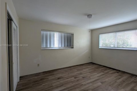 Villa ou maison à louer à North Miami Beach, Floride: 3 chambres, 184.88 m2 № 2010945 - photo 10