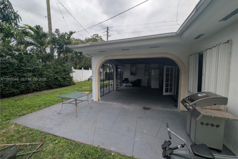 Villa ou maison à louer à North Miami Beach, Floride: 3 chambres, 184.88 m2 № 2010945 - photo 15