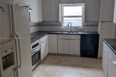 Villa ou maison à louer à North Miami Beach, Floride: 3 chambres, 184.88 m2 № 2010945 - photo 7