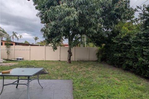 Villa ou maison à louer à North Miami Beach, Floride: 3 chambres, 184.88 m2 № 2010945 - photo 16