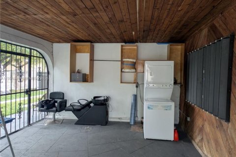 Villa ou maison à louer à North Miami Beach, Floride: 3 chambres, 184.88 m2 № 2010945 - photo 12