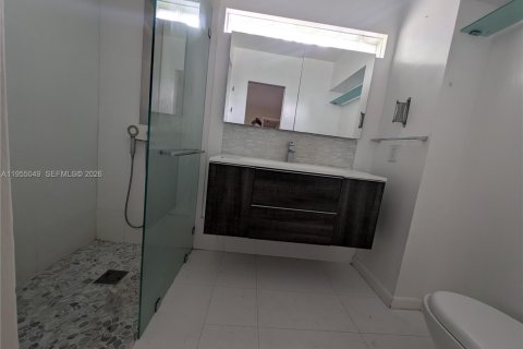 Villa ou maison à louer à North Miami Beach, Floride: 3 chambres, 184.88 m2 № 2010945 - photo 9