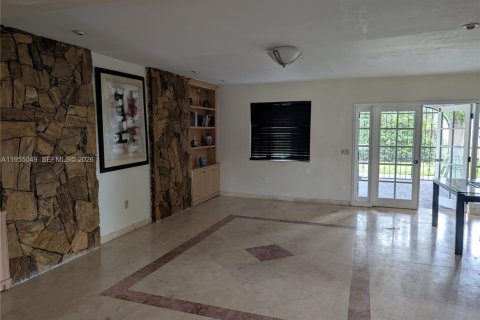 Villa ou maison à louer à North Miami Beach, Floride: 3 chambres, 184.88 m2 № 2010945 - photo 6