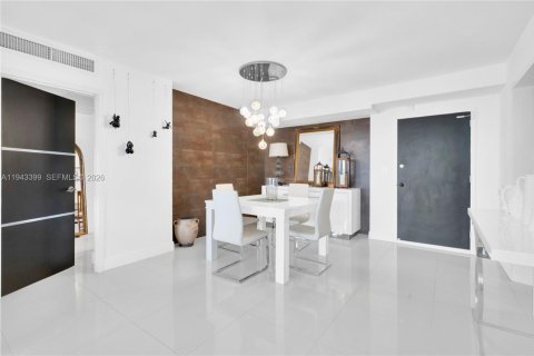 Condominio en alquiler en Hallandale Beach, Florida, 2 dormitorios, 102.19 m2 № 2059909 - foto 6