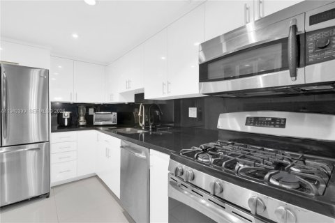 Condominio en alquiler en Hallandale Beach, Florida, 2 dormitorios, 102.19 m2 № 2059909 - foto 8