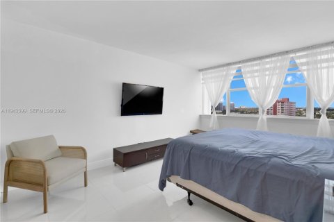 Condominio en alquiler en Hallandale Beach, Florida, 2 dormitorios, 102.19 m2 № 2059909 - foto 19