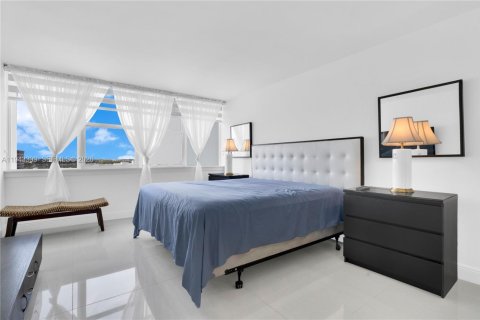 Condominio en alquiler en Hallandale Beach, Florida, 2 dormitorios, 102.19 m2 № 2059909 - foto 20