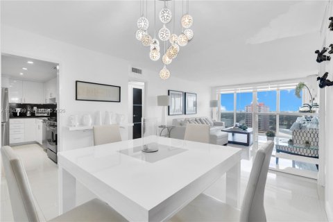 Condominio en alquiler en Hallandale Beach, Florida, 2 dormitorios, 102.19 m2 № 2059909 - foto 13