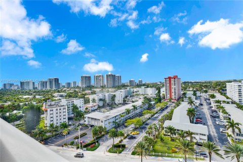 Condominio en alquiler en Hallandale Beach, Florida, 2 dormitorios, 102.19 m2 № 2059909 - foto 29
