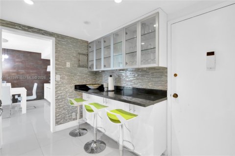 Condominio en alquiler en Hallandale Beach, Florida, 2 dormitorios, 102.19 m2 № 2059909 - foto 10