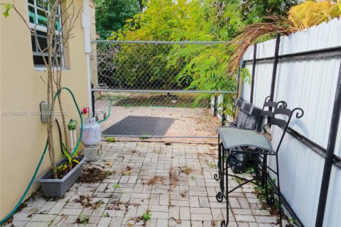 House in West Palm Beach, Florida 1 bedroom, 219.34 sq.m. № 2002975 - photo 4