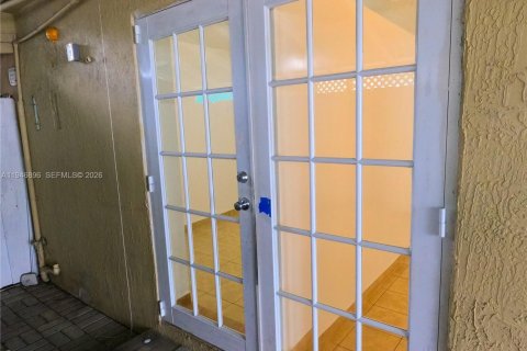 House in West Palm Beach, Florida 1 bedroom, 219.34 sq.m. № 2002975 - photo 8