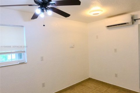 House in West Palm Beach, Florida 1 bedroom, 219.34 sq.m. № 2002975 - photo 11