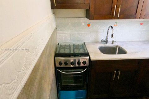 House in West Palm Beach, Florida 1 bedroom, 219.34 sq.m. № 2002975 - photo 5