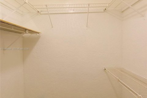 House in West Palm Beach, Florida 1 bedroom, 219.34 sq.m. № 2002975 - photo 10