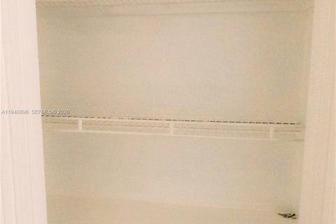 House in West Palm Beach, Florida 1 bedroom, 219.34 sq.m. № 2002975 - photo 14