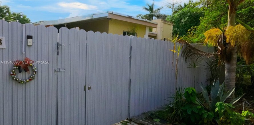 House in West Palm Beach, Florida 1 bedroom, 219.34 sq.m. № 2002975