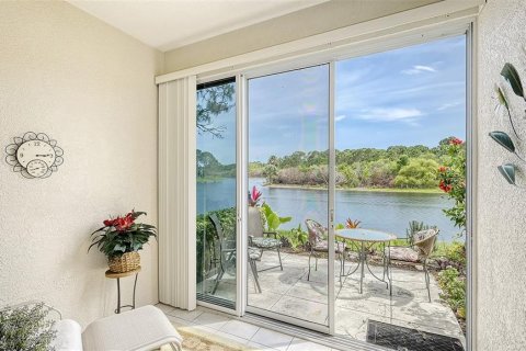 Copropriété à louer à Sarasota, Floride: 2 chambres, 99.22 m2 № 1256221 - photo 1