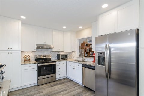 Condominio en venta en Tarpon Springs, Florida, 2 dormitorios, 103.12 m2 № 1879726 - foto 5