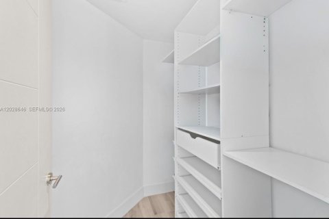 Copropriété à louer à Miami, Floride: 2 chambres, 96.34 m2 № 2154620 - photo 16