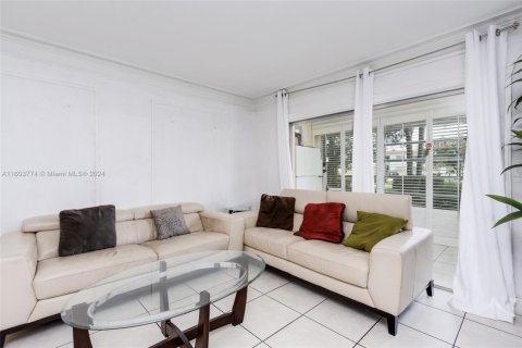 Condominio en venta en Lauderhill, Florida, 2 dormitorios, 80.82 m2 № 1859627 - foto 8