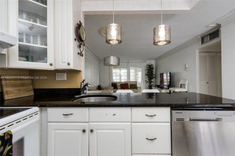 Condominio en venta en Lauderhill, Florida, 2 dormitorios, 80.82 m2 № 1859627 - foto 4