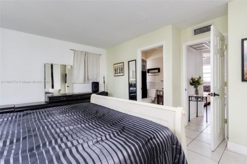 Condominio en venta en Lauderhill, Florida, 2 dormitorios, 80.82 m2 № 1859627 - foto 18