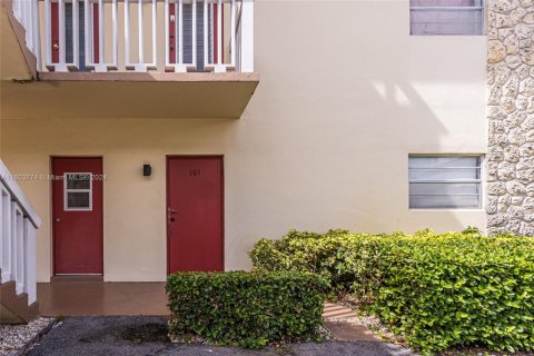 Condominio en venta en Lauderhill, Florida, 2 dormitorios, 80.82 m2 № 1859627 - foto 22