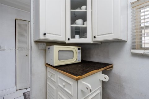 Condominio en venta en Lauderhill, Florida, 2 dormitorios, 80.82 m2 № 1859627 - foto 3