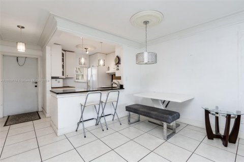 Condominio en venta en Lauderhill, Florida, 2 dormitorios, 80.82 m2 № 1859627 - foto 6