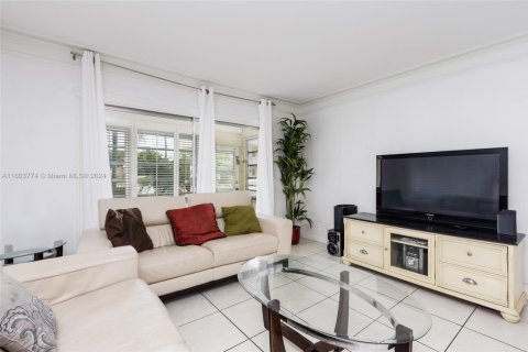 Condominio en venta en Lauderhill, Florida, 2 dormitorios, 80.82 m2 № 1859627 - foto 9