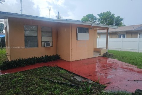 House in Miramar, Florida 1 bedroom, 39.02 sq.m. № 1983284 - photo 11