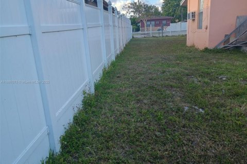 House in Miramar, Florida 1 bedroom, 39.02 sq.m. № 1983284 - photo 3