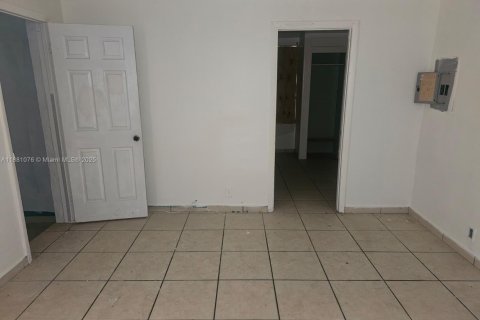 House in Miramar, Florida 1 bedroom, 39.02 sq.m. № 1983284 - photo 8