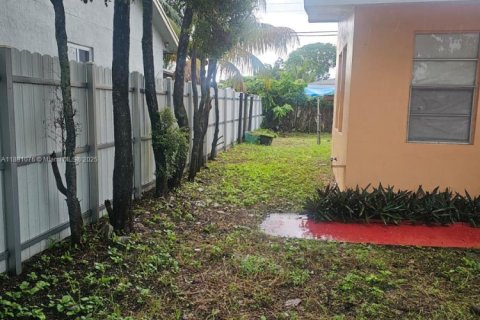 House in Miramar, Florida 1 bedroom, 39.02 sq.m. № 1983284 - photo 4