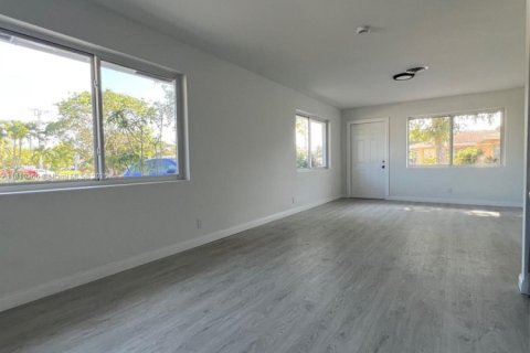 Снять в аренду виллу или дом в Форт-Лодердейл, Флорида 2 спальни, 72.84м2, № 1958448 - фото 5