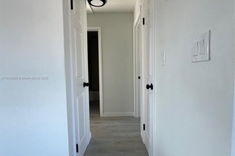 Снять в аренду виллу или дом в Форт-Лодердейл, Флорида 2 спальни, 72.84м2, № 1958448 - фото 6