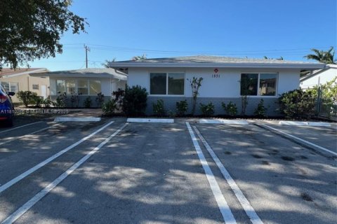 Снять в аренду виллу или дом в Форт-Лодердейл, Флорида 2 спальни, 72.84м2, № 1958448 - фото 14