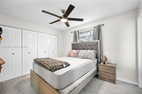 Commercial property in Miami, Florida 180.6 sq.m. № 2057144 - photo 25