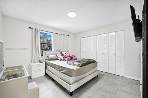 Commercial property in Miami, Florida 180.6 sq.m. № 2057144 - photo 15