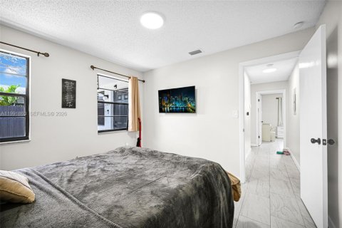 Commercial property in Miami, Florida 180.6 sq.m. № 2057144 - photo 21