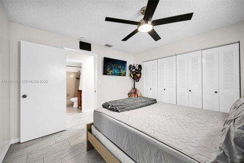 Commercial property in Miami, Florida 180.6 sq.m. № 2057144 - photo 26