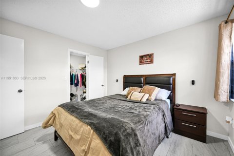 Commercial property in Miami, Florida 180.6 sq.m. № 2057144 - photo 20