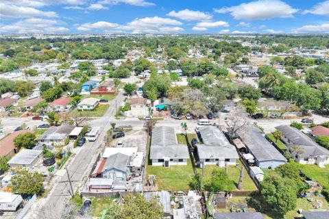 Commercial property in Miami, Florida 180.6 sq.m. № 2057144 - photo 7