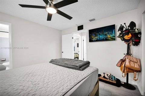 Commercial property in Miami, Florida 180.6 sq.m. № 2057144 - photo 27