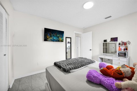 Commercial property in Miami, Florida 180.6 sq.m. № 2057144 - photo 18